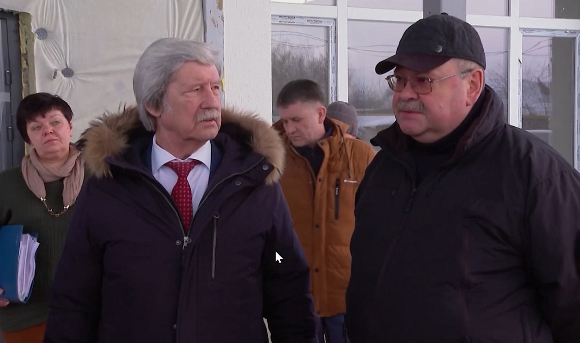 Губернатор Олег Мельниченко оценил ход строительства новой поликлиники в Кузнецке